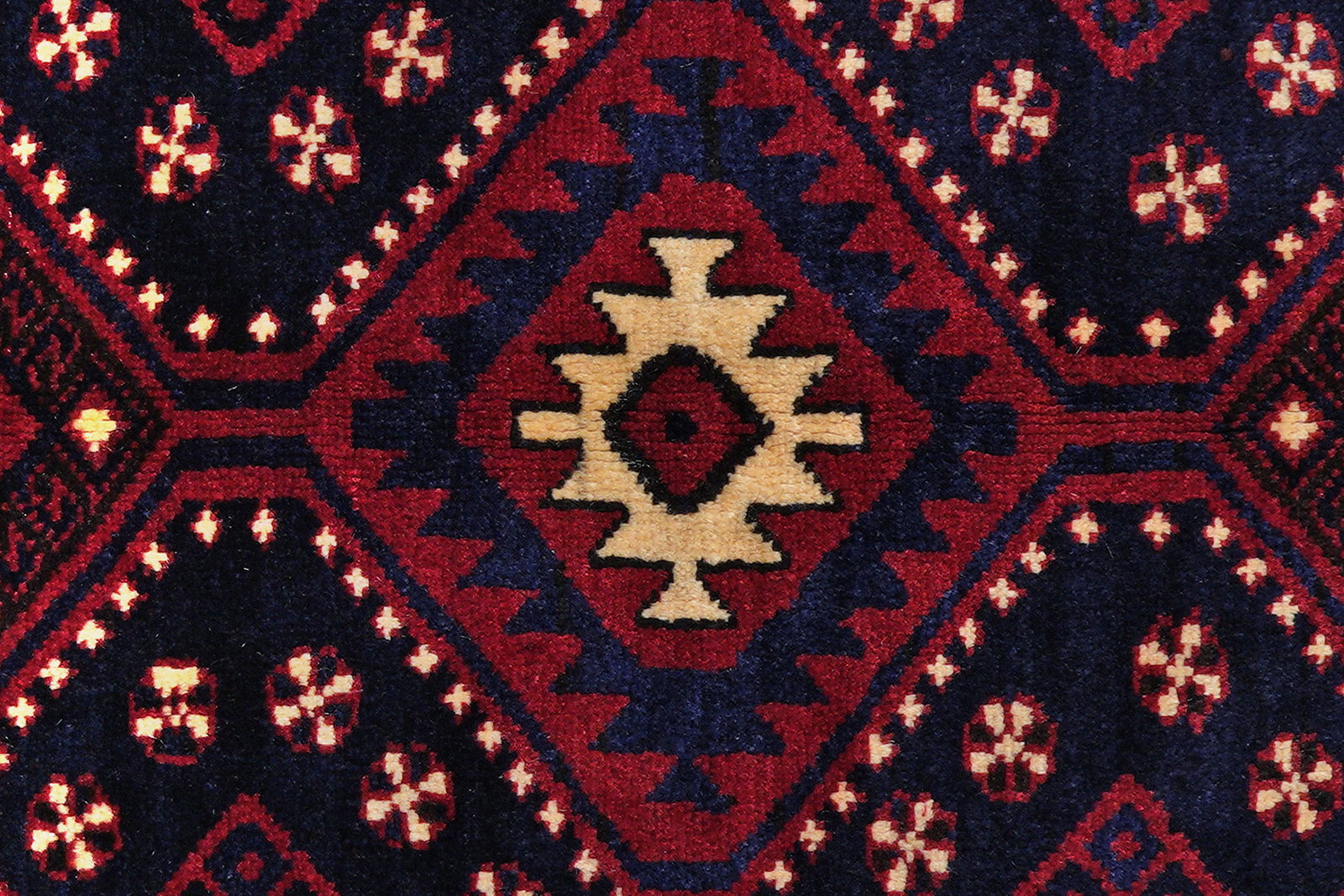 Lori — Handgefertigt, 191x144 cm, Bunt, 100% Virgin Wool | View 7