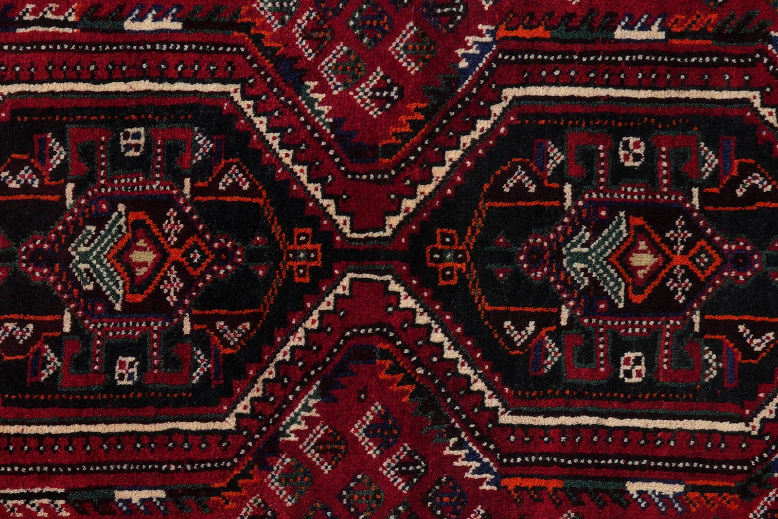 Shiraz — Hand-knotted, 104x157 cm, Red, 100% Virgin Wool | View 6