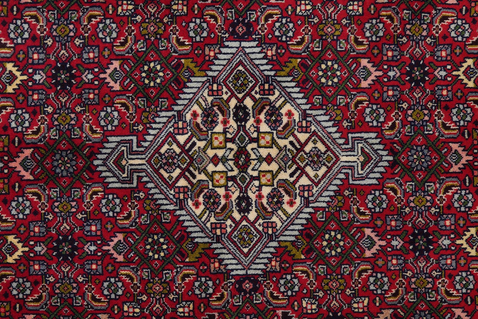 Assadabad — Hand-knotted, 126x193 cm, Red, 100% Virgin Wool | View 6