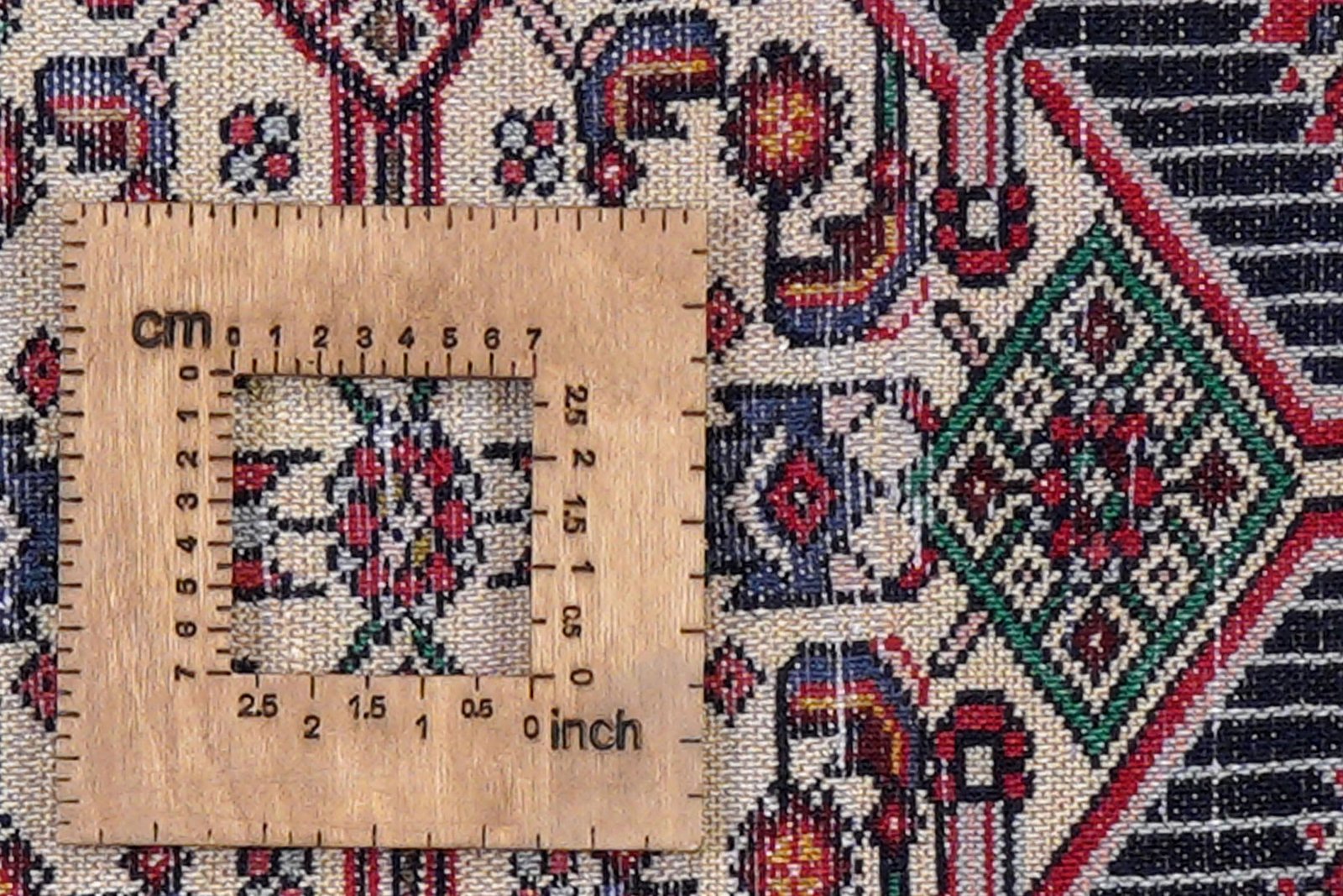 Assadabad — Hand-knotted, 122x192 cm, Red, 100% Virgin Wool | View 8