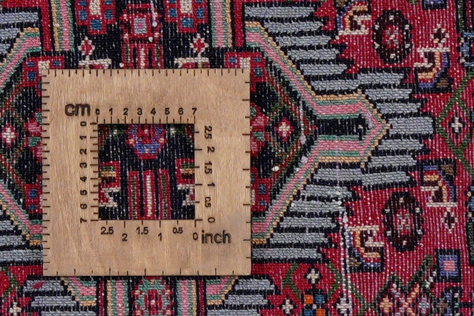 Assadabad — Hand-knotted, 102x146 cm, Red, 100% Virgin Wool | View 8