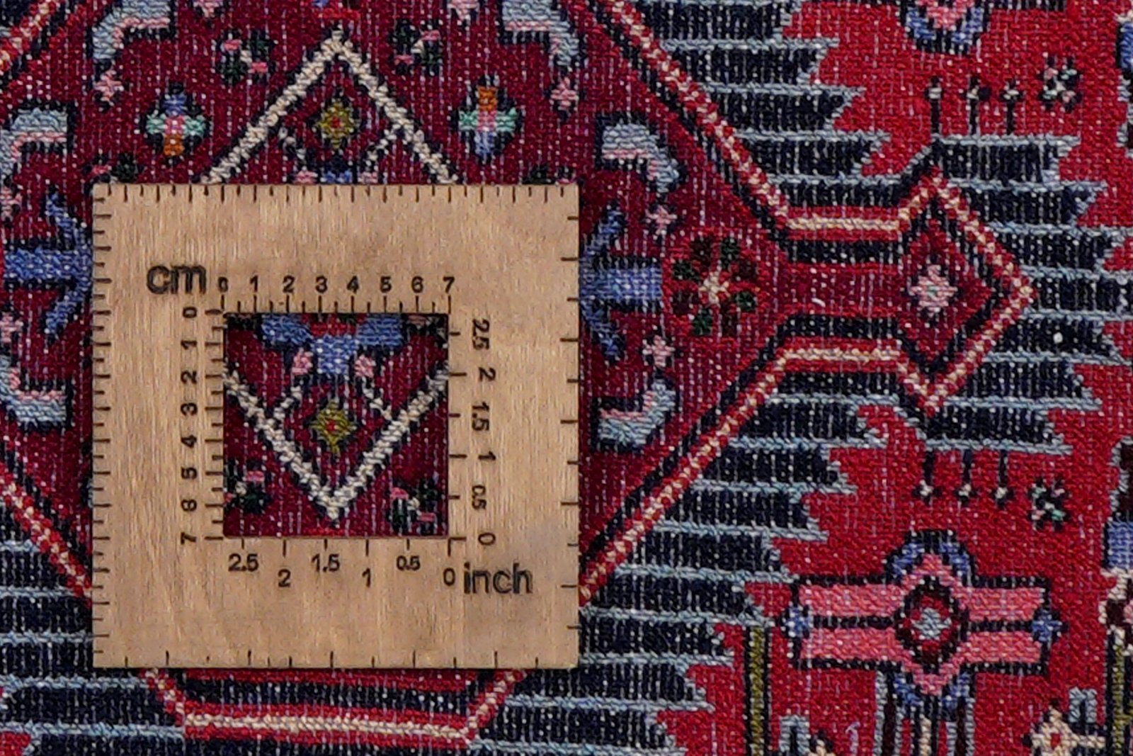 Assadabad — Hand-knotted, 103x154 cm, Red, 100% Virgin Wool | View 8