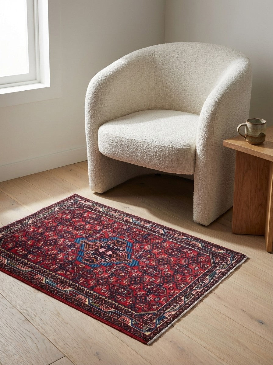 Assadabad — Hand-knotted, 108x143 cm, Red, 100% Virgin Wool | Detail view