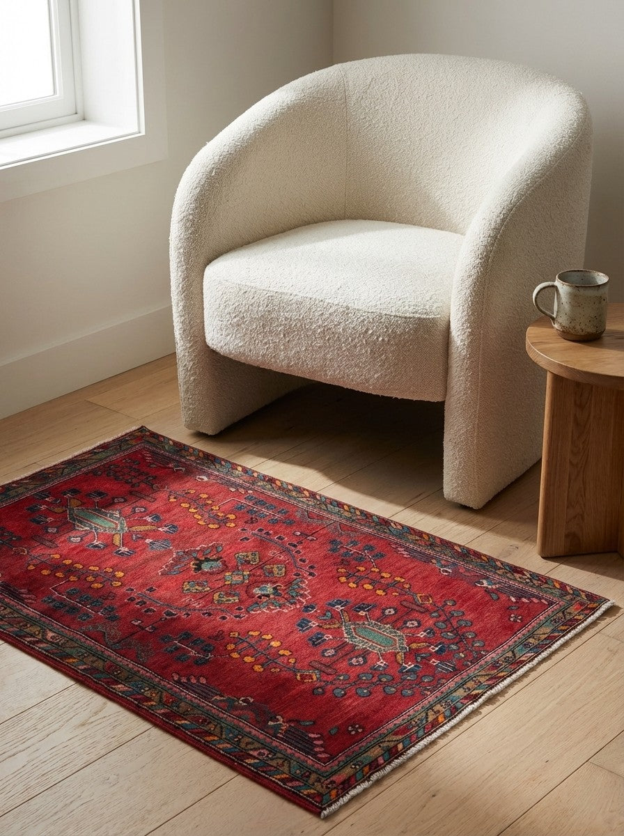 Lilian — Hand-knotted, 104x171 cm, Red, 100% Virgin Wool | Detail view
