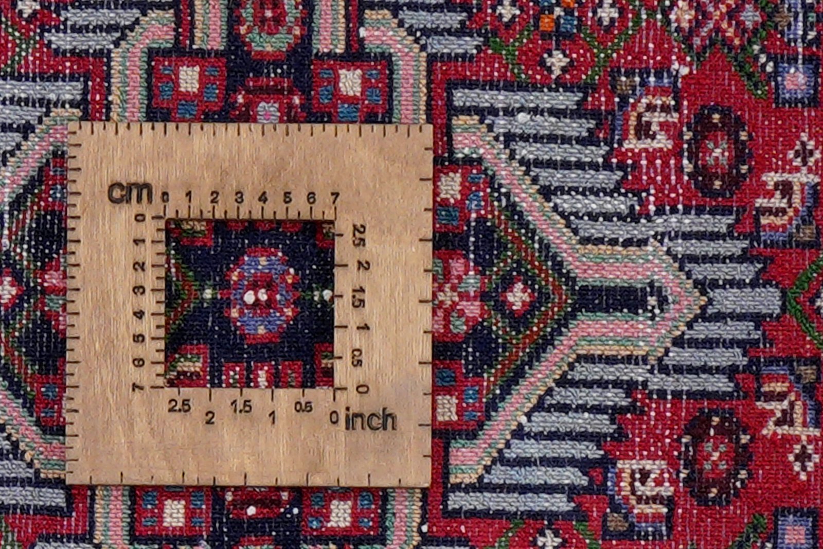Assadabad — Hand-knotted, 100x153 cm, Red, 100% Virgin Wool | View 8