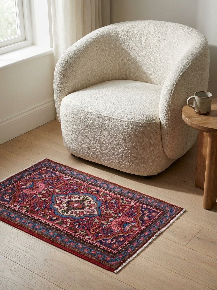 Lilian — Hand-knotted, 72x124 cm, Red, 100% Virgin Wool | Detail view