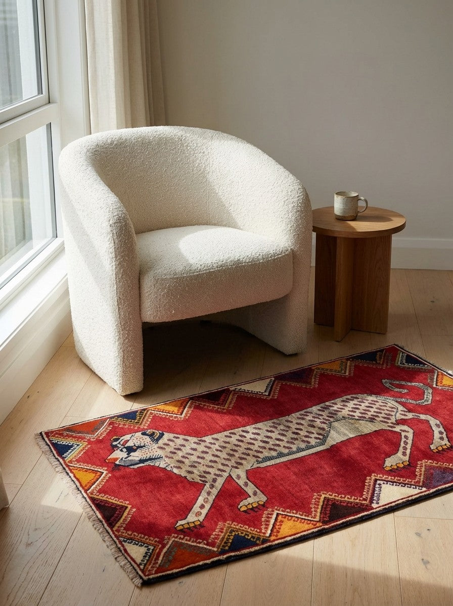 Gashgai — Hand-knotted, 103x180 cm, Red, 100% Virgin Wool | Detail view
