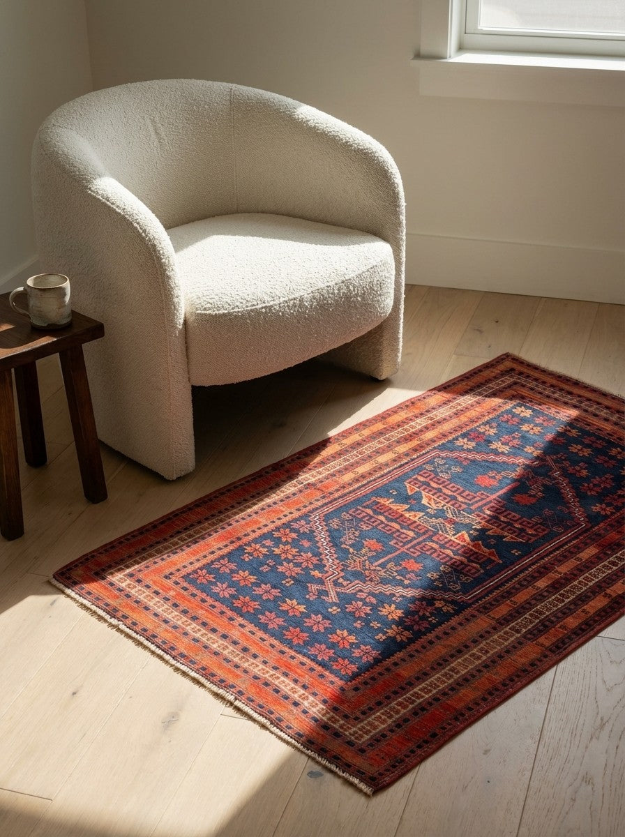 Yagdjibedir — Hand-knotted, 107x181 cm, Blue, 100% Virgin Wool | Detail view