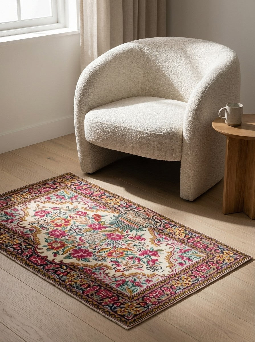 Kirman — Hand-knotted, 88x57 cm, Beige, 100% Virgin Wool | Detail view