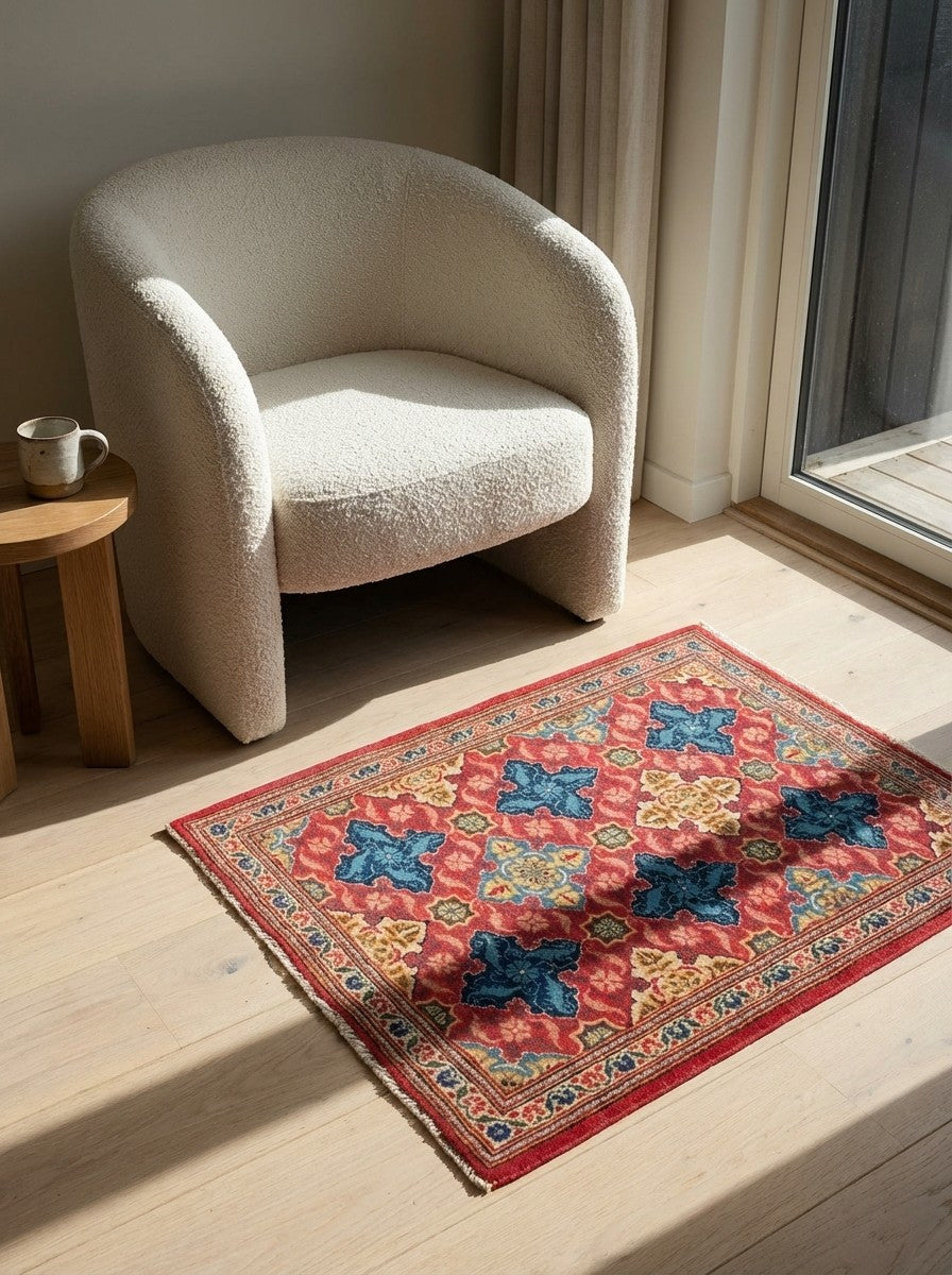 Kashan — Hand-knotted, 68x82 cm, Red, 100% Virgin Wool | Detail view