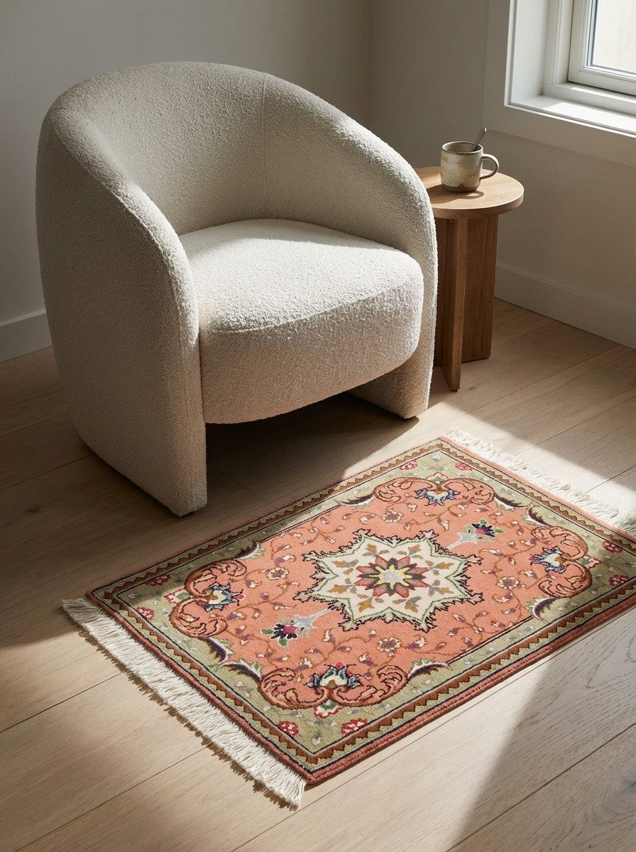 Tabriz 50 Raj — Hand-knotted, 39x47 cm, Red, 100% Virgin Wool | Detail view