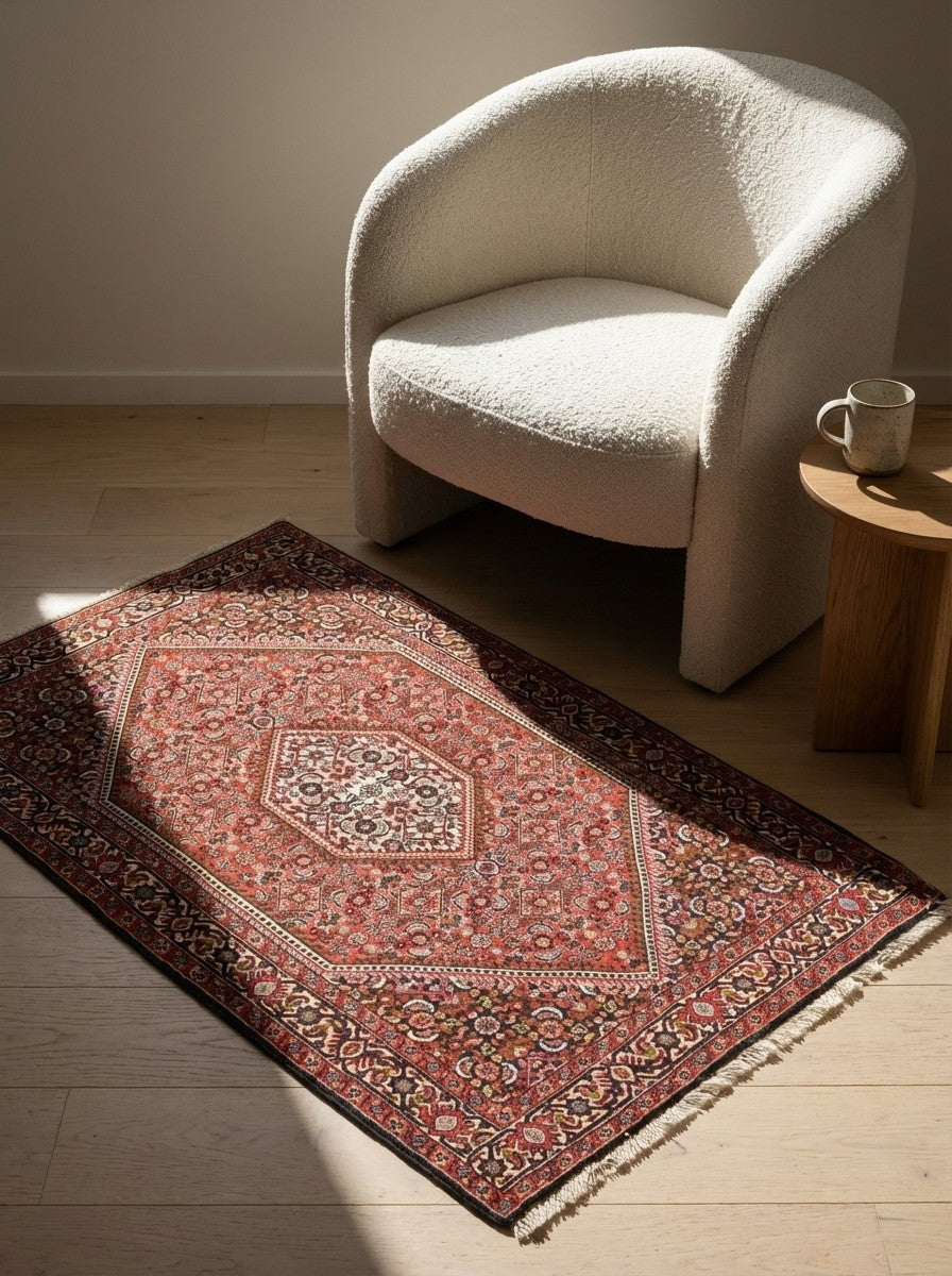Bidjar Tekkab — Hand-knotted, 92x148 cm, Red, 100% Virgin Wool | Detail view