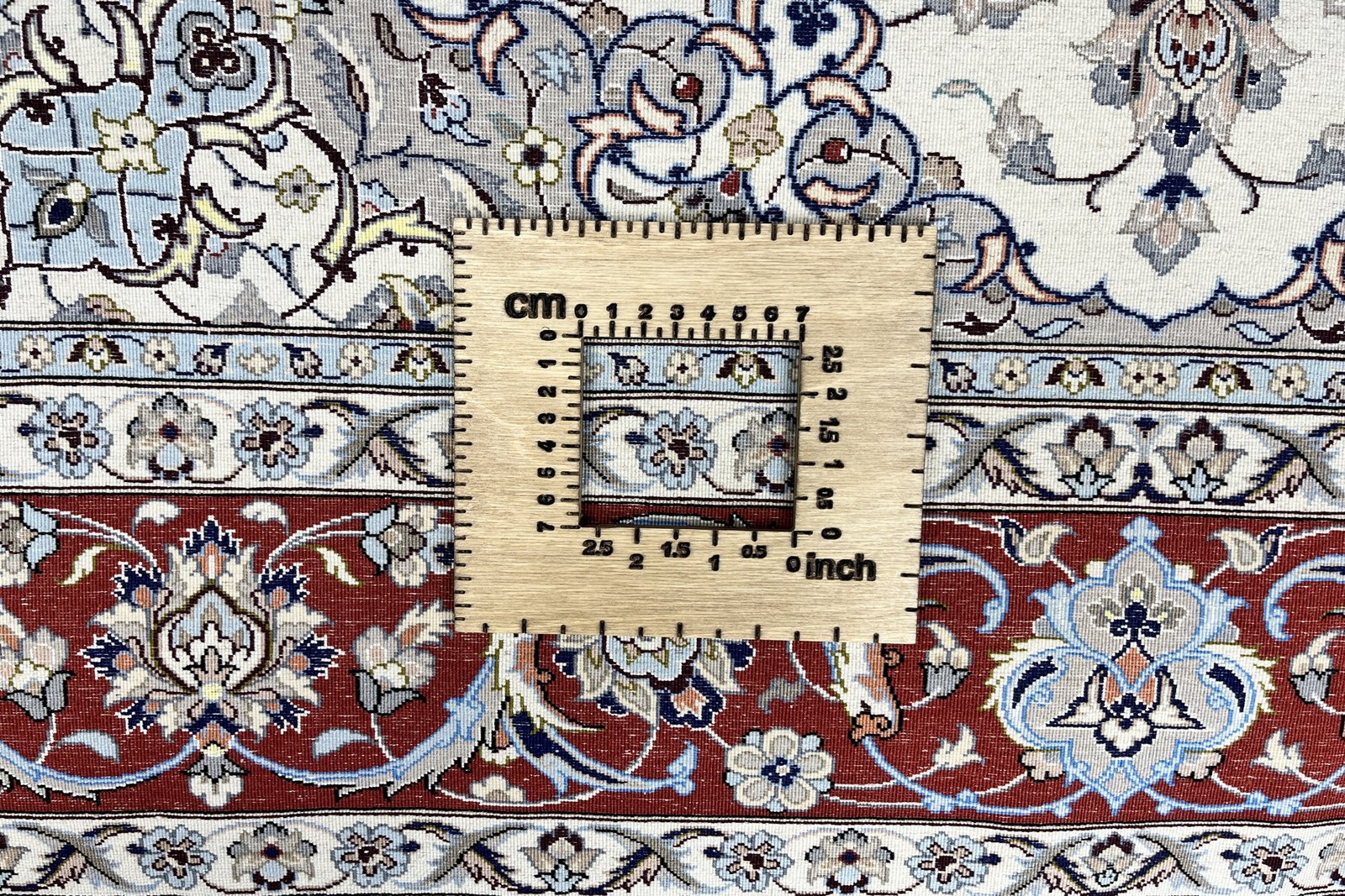 Isfahan — Hand-knotted, 132x202 cm, Beige, 100% Virgin Wool | View 11