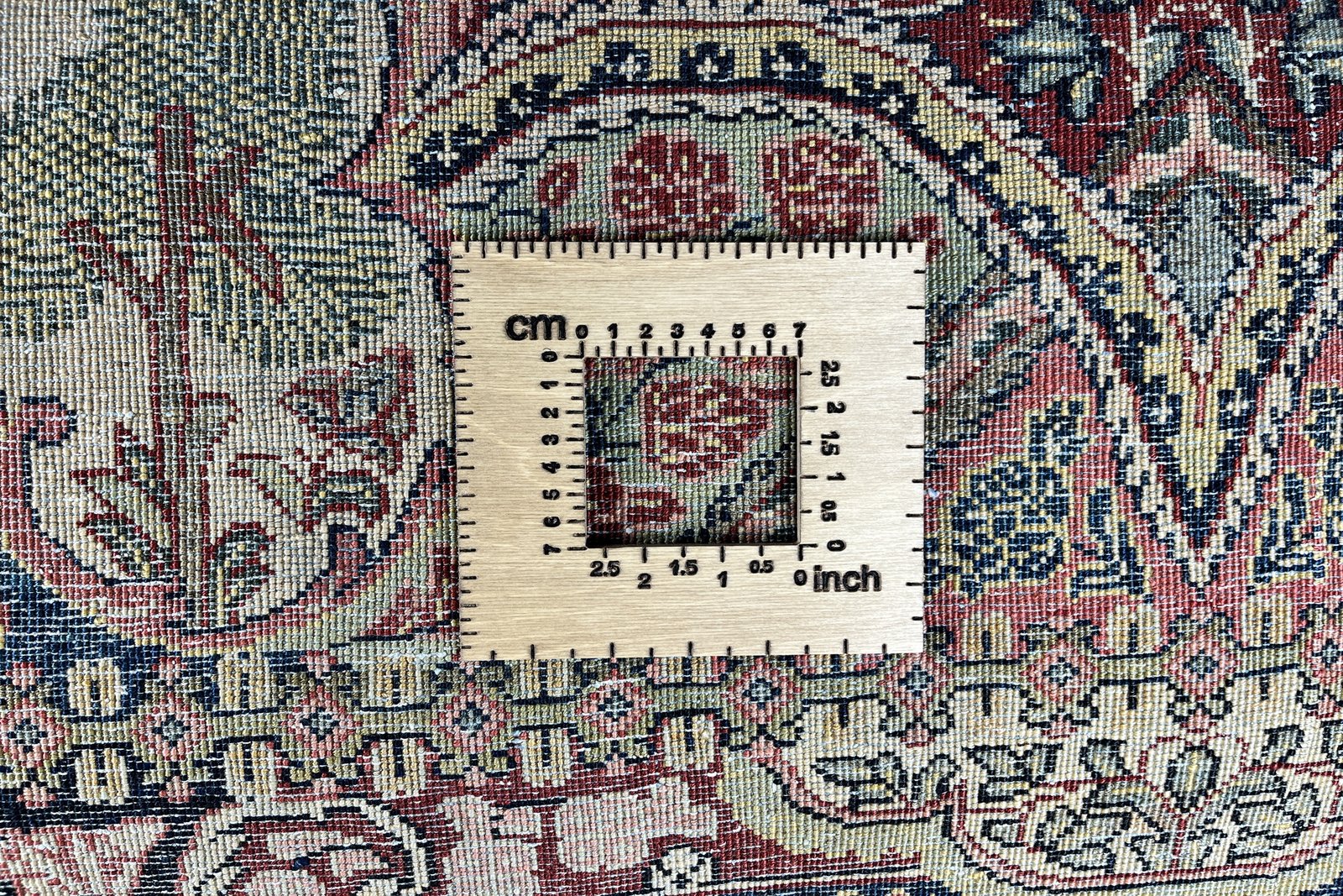Sarough — Hand-knotted, 140x214 cm, Beige, 100% Virgin Wool | View 11