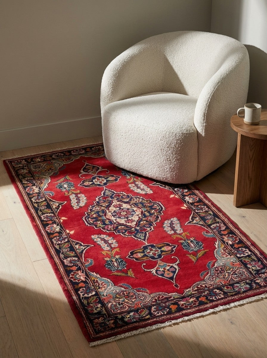 Kashan — Hand-knotted, 66x127 cm, Red, 100% Virgin Wool | Detail view