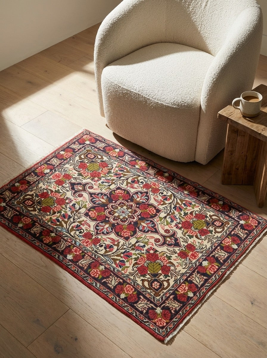 Bidjar — Hand-knotted, 73x105 cm, Beige, 100% Virgin Wool | Detail view