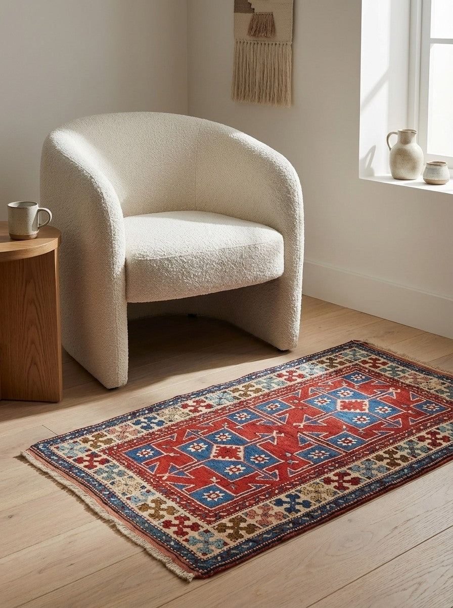 Kars — Hand-knotted, 91x142 cm, Red, 100% Virgin Wool | Detail view