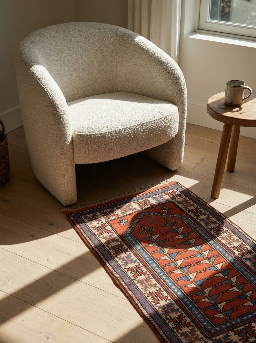 Kars — Hand-knotted, 83x138 cm, Red, 100% Virgin Wool | Detail view