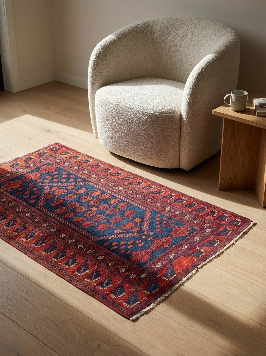 Yagdjibedir — Hand-knotted, 107x169 cm, Blue, 100% Virgin Wool | Detail view