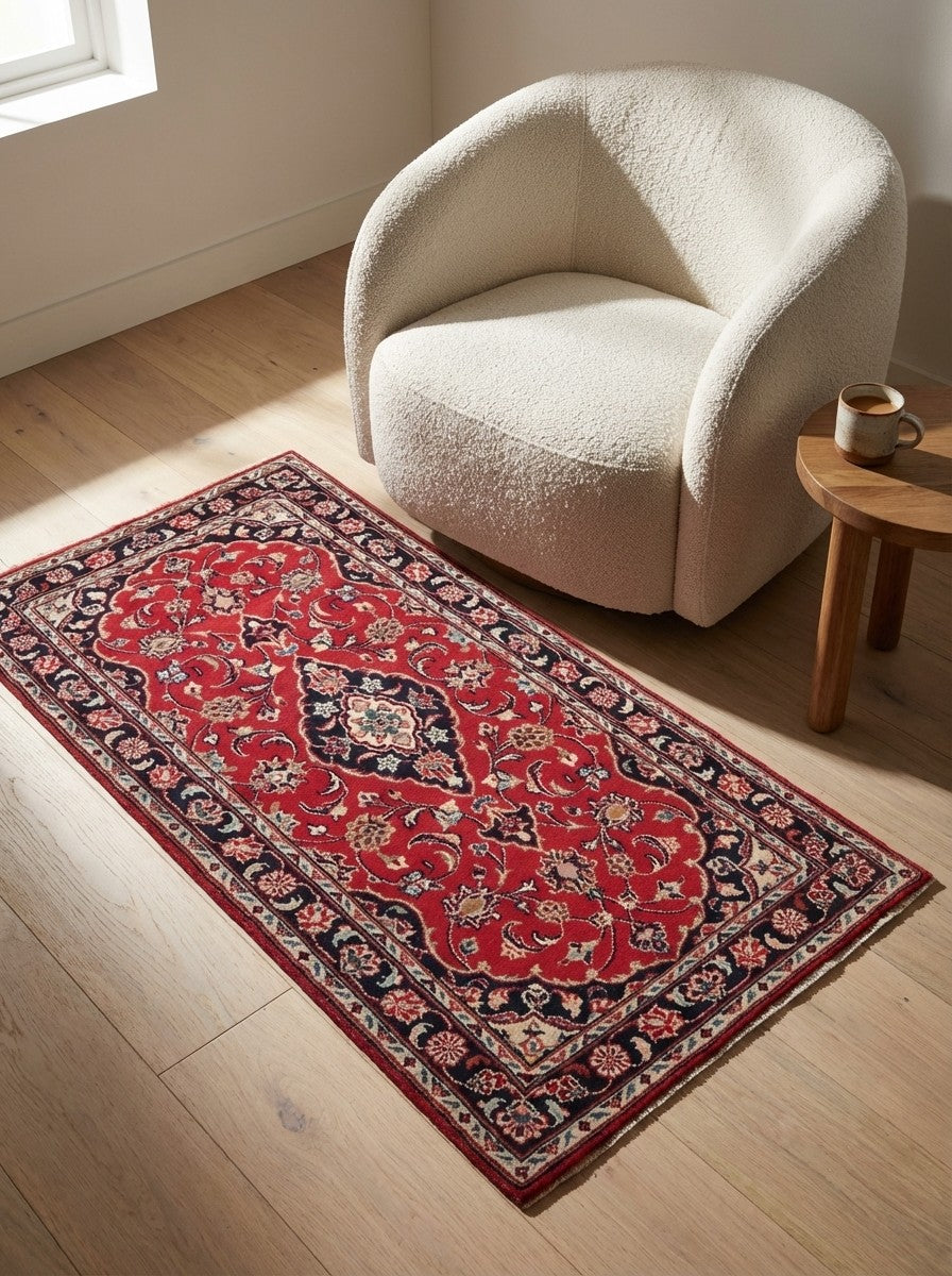 Ardakan — Hand-knotted, 77x155 cm, Red, 100% Virgin Wool | Detail view