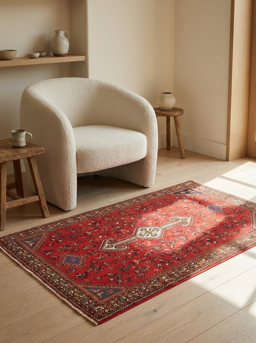 Nasrabad — Hand-knotted, 101x153 cm, Red, 100% Virgin Wool | Detail view