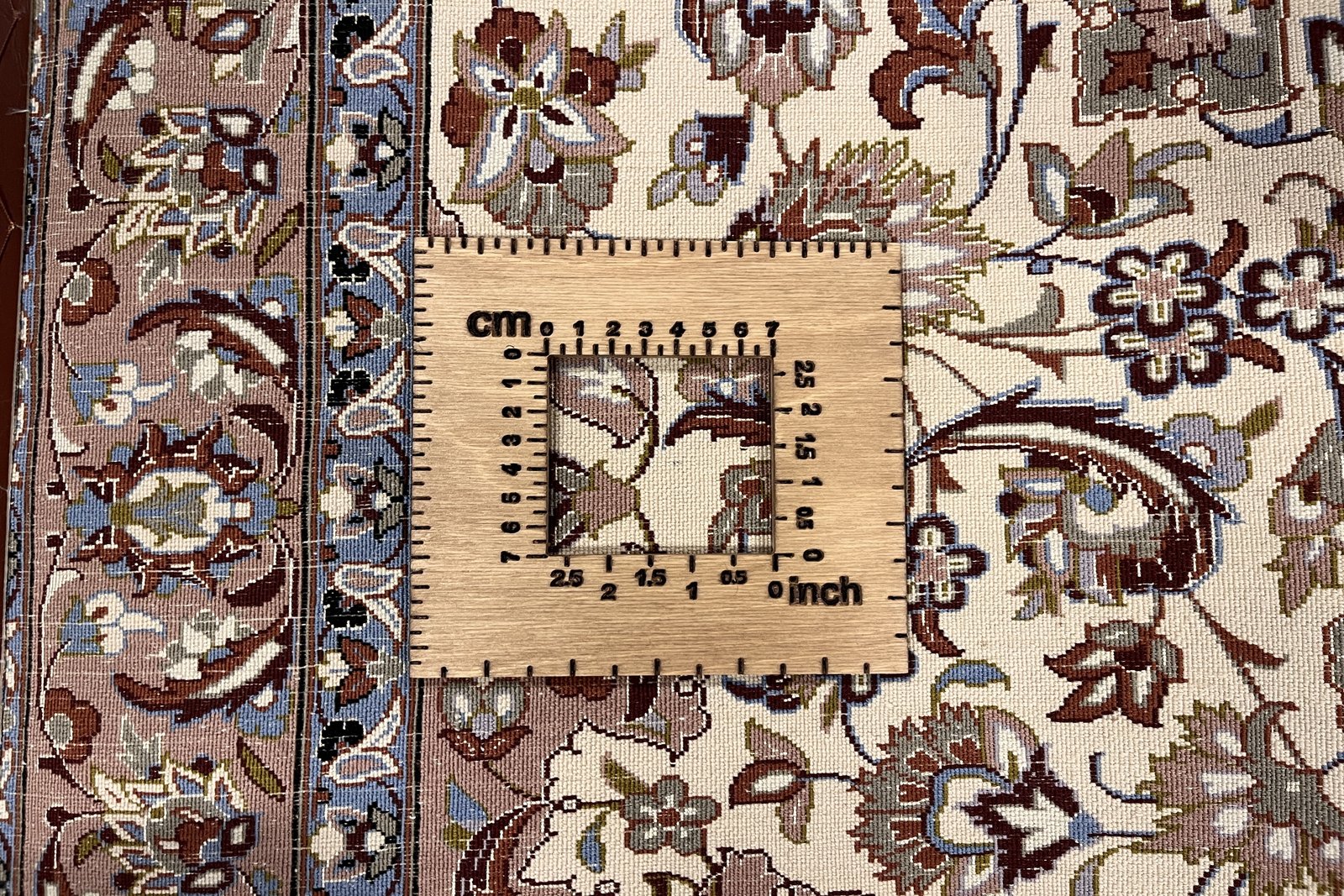 Isfahan — Hand-knotted, 104x158 cm, Beige, 95% Schurwolle, 5% Seide | View 11