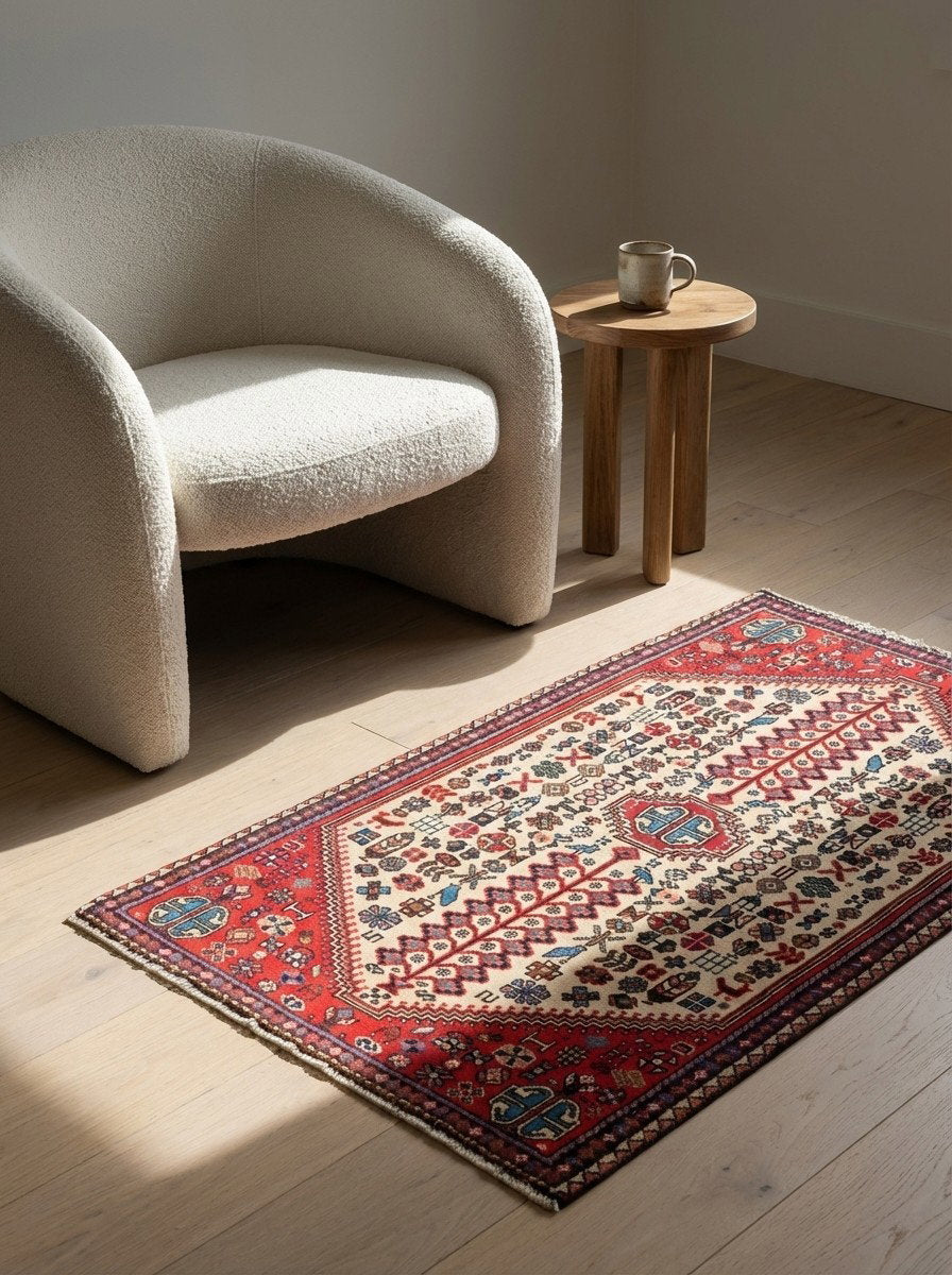 Abadeh — Handgefertigt, 99x61 cm, Blau, 100% Virgin Wool | Detail view