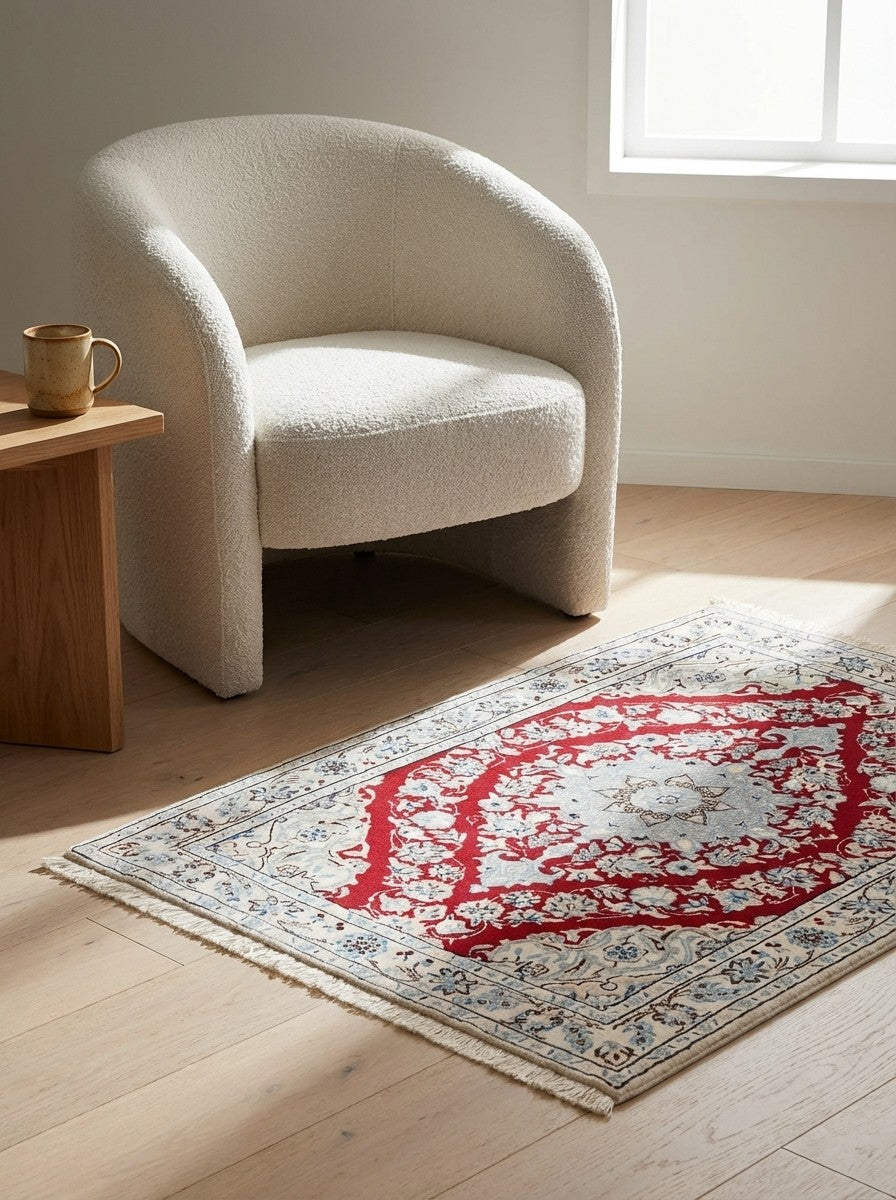 Nain 6La — Hand-knotted, 64x95 cm, Red, 100% Virgin Wool | Detail view