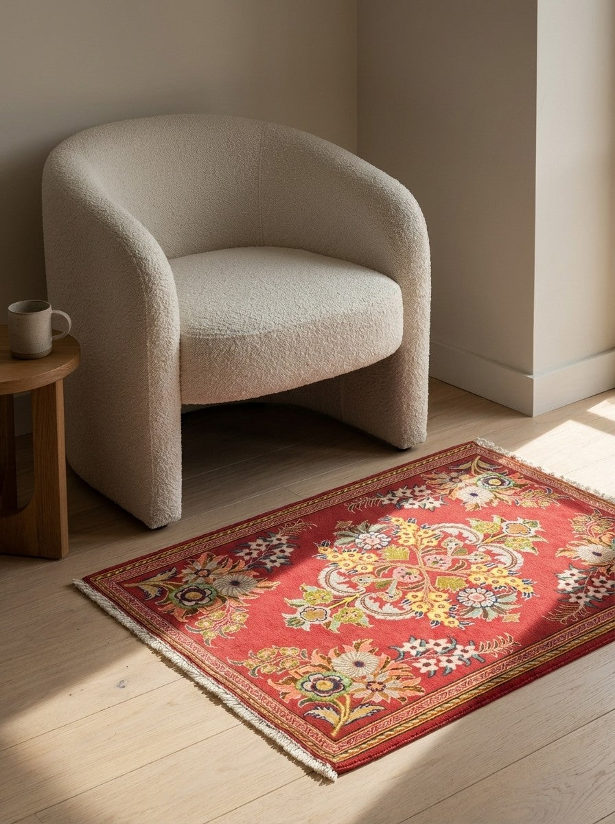 Kashan — Hand-knotted, 61x79 cm, Red, 100% Virgin Wool | Detail view