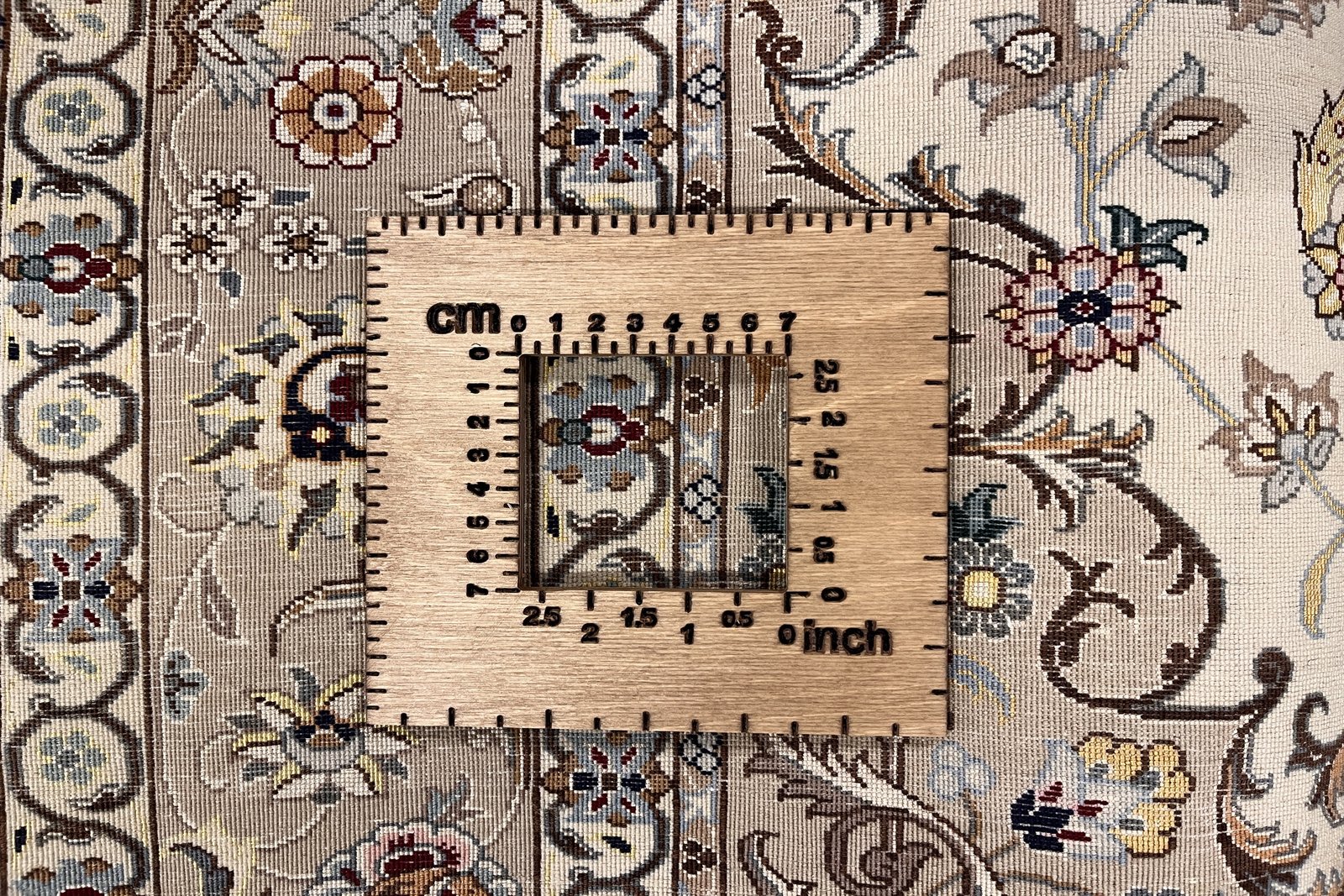 Isfahan — Hand-knotted, 116x160 cm, Beige, 90% Schurwolle, 10% Seide | View 11