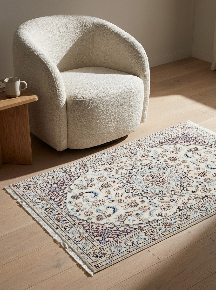 Nain 9La — Hand-knotted, 100x151 cm, Beige, 100% Virgin Wool | Detail view