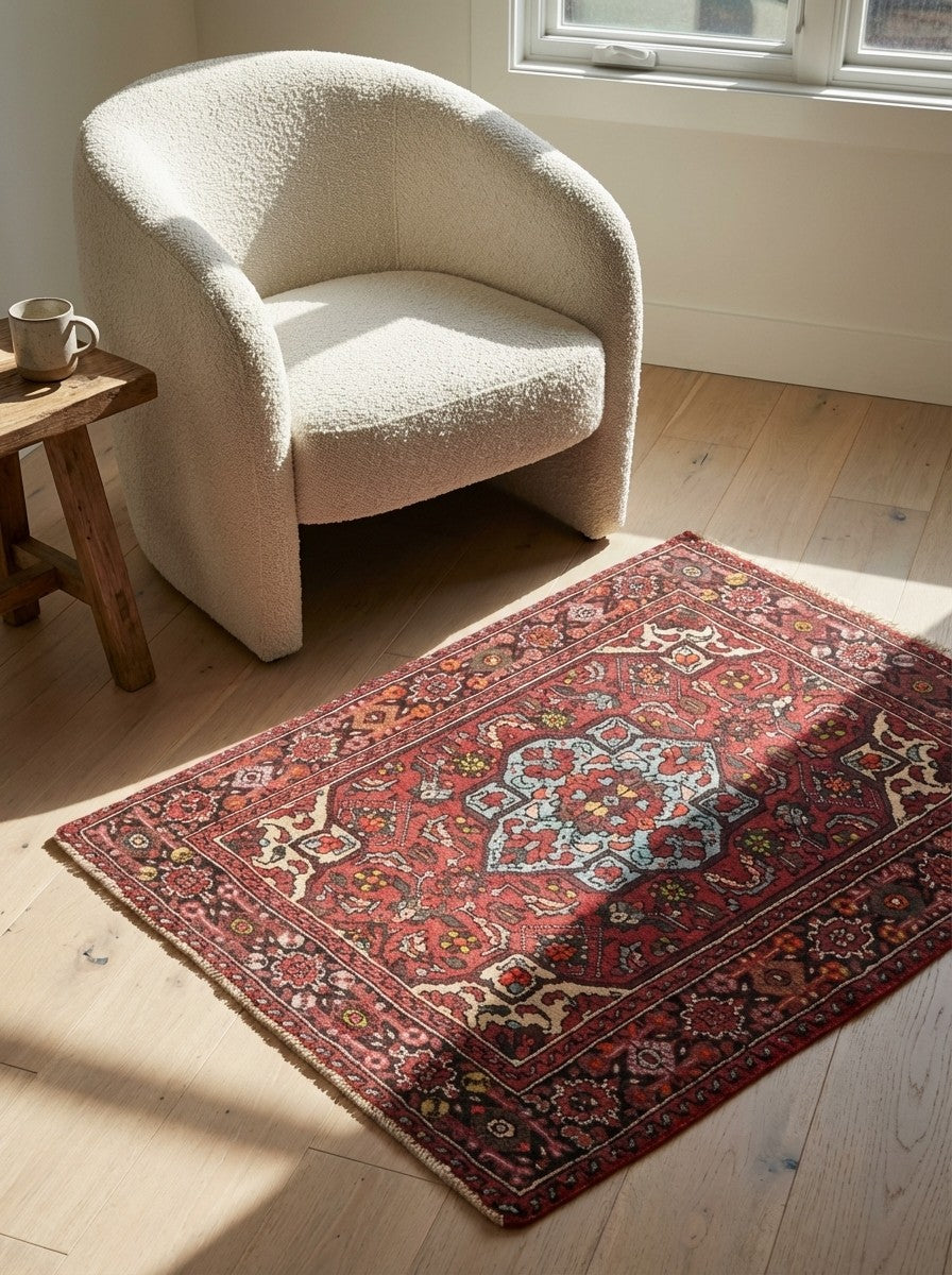 Goltuk — Hand-knotted, 59x75 cm, Red, 100% Virgin Wool | Detail view