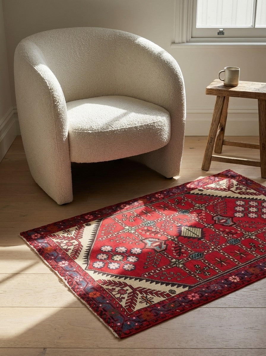 Shahsavan — Hand-knotted, 107x152 cm, Red, 100% Virgin Wool | Detail view