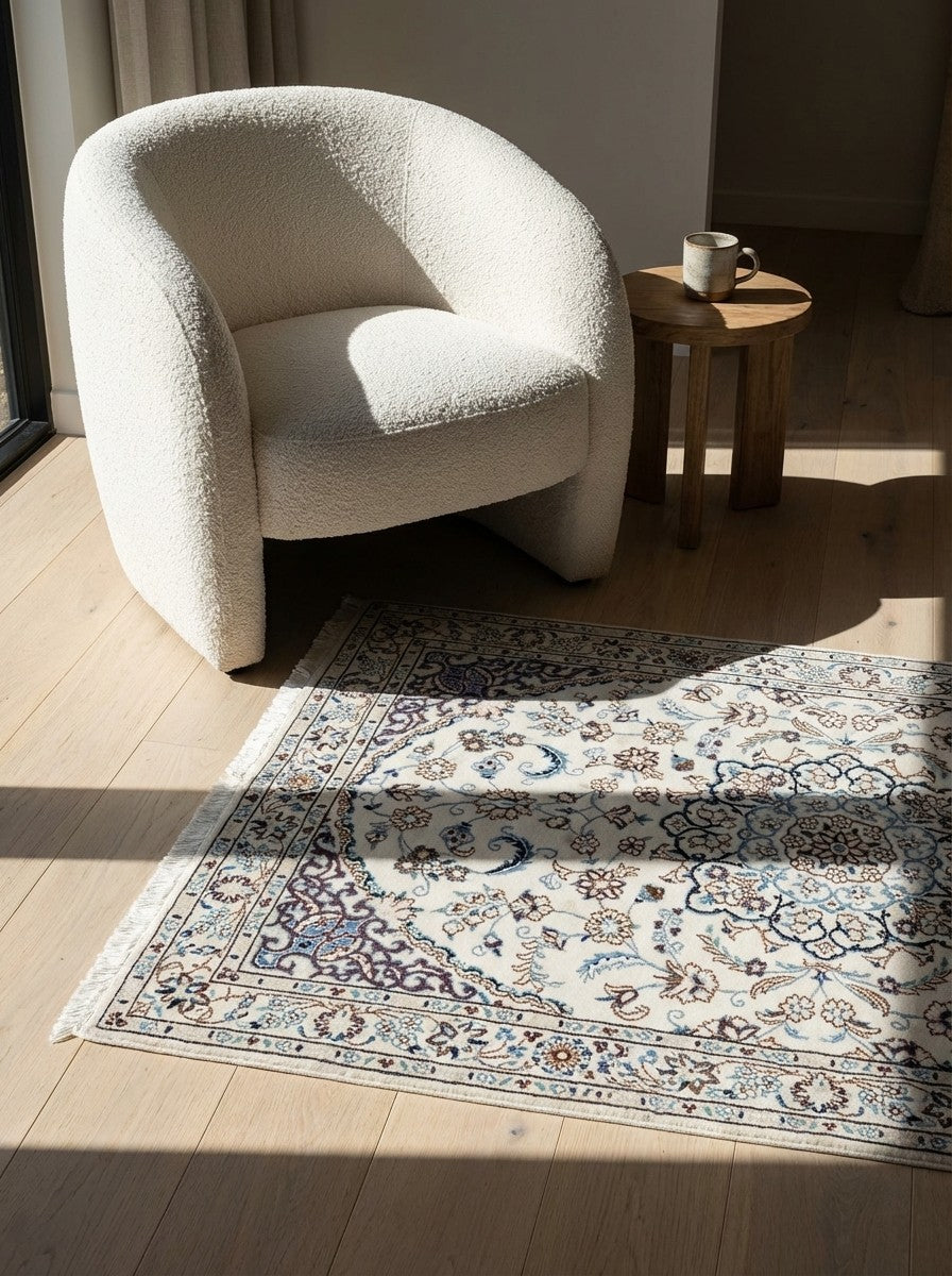 Nain 9La — Hand-knotted, 100x153 cm, Beige, 100% Virgin Wool | Detail view
