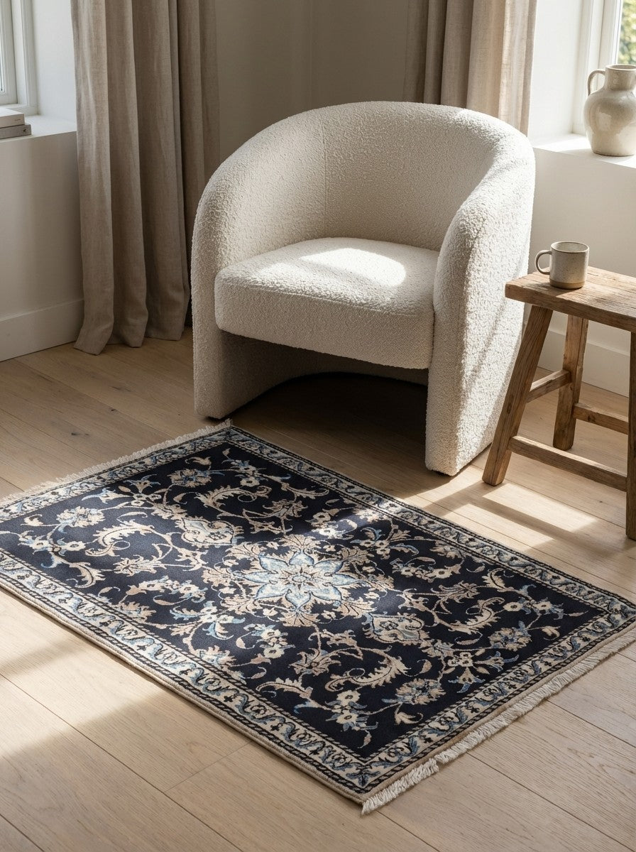 Nain 12La — Hand-knotted, 89x136 cm, Blue, 100% Virgin Wool | Detail view