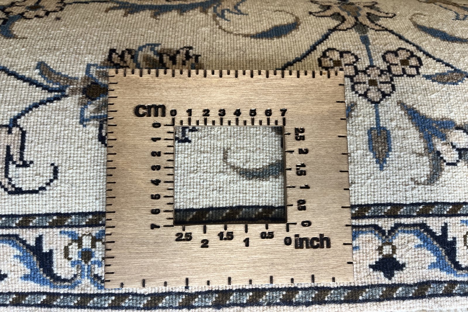 Nain 12La — Hand-knotted, 89x136 cm, Beige, 100% Virgin Wool | View 11