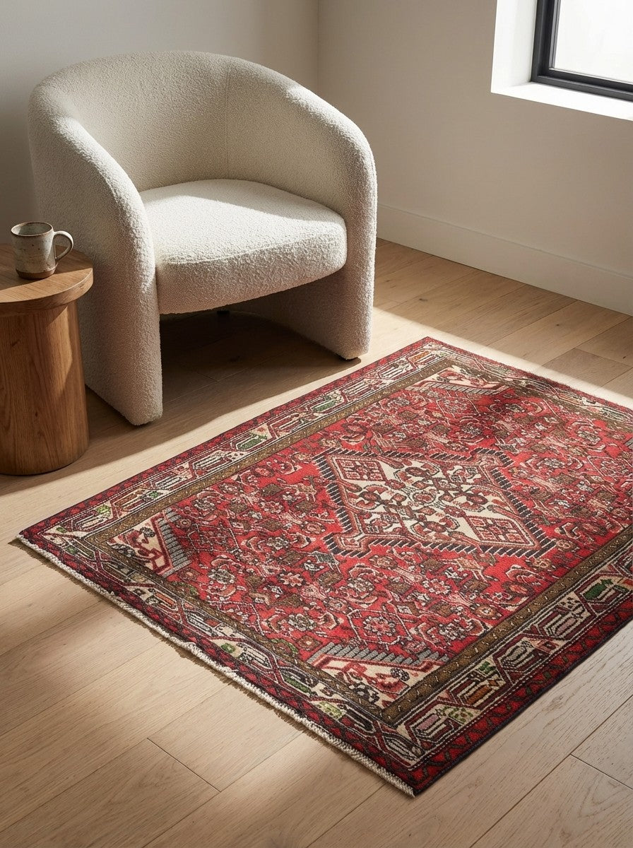 Assadabad — Hand-knotted, 82x137 cm, Red, 100% Virgin Wool | Detail view