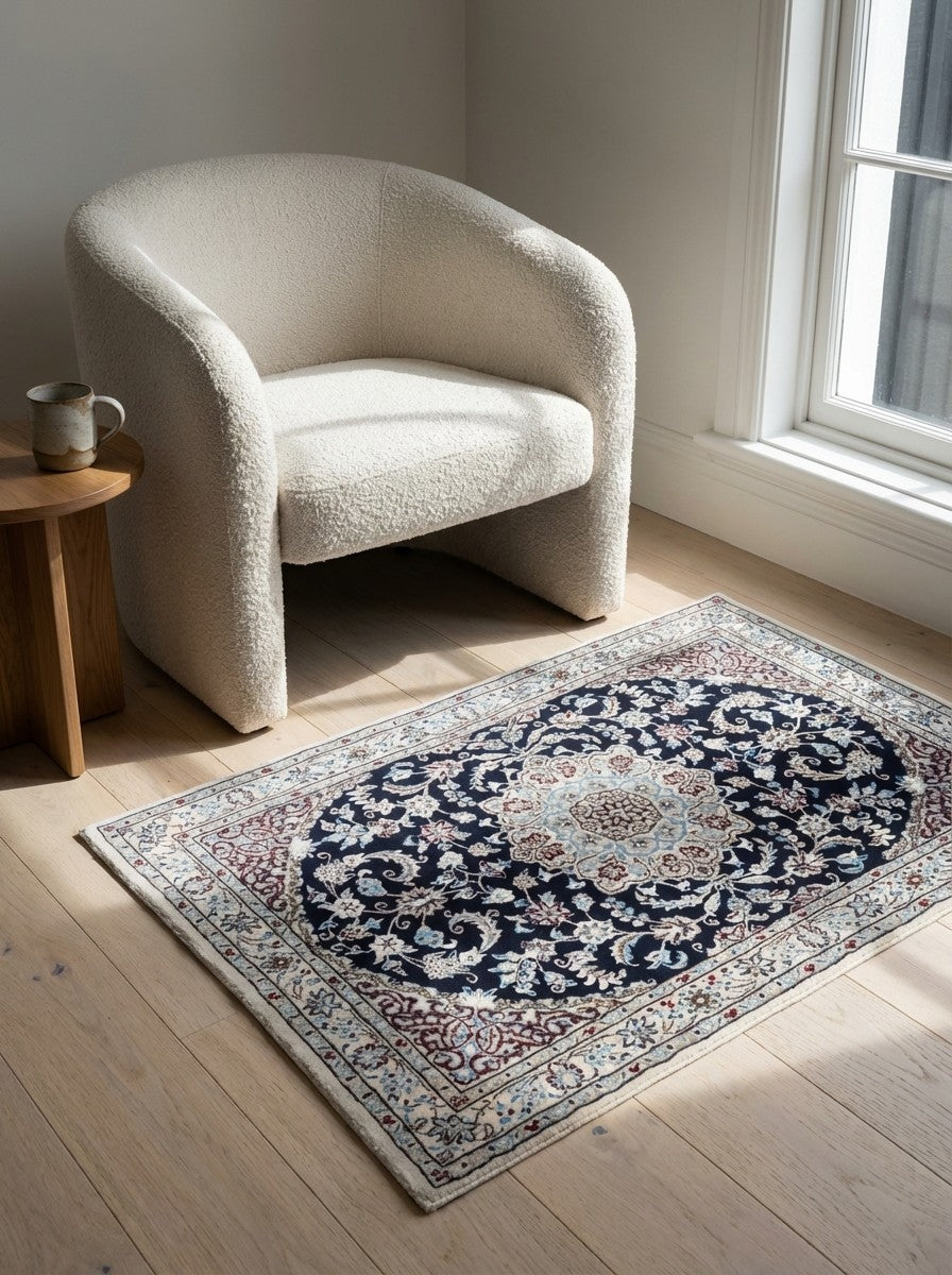 Nain 9La — Hand-knotted, 98x149 cm, Blue, 100% Virgin Wool | Detail view