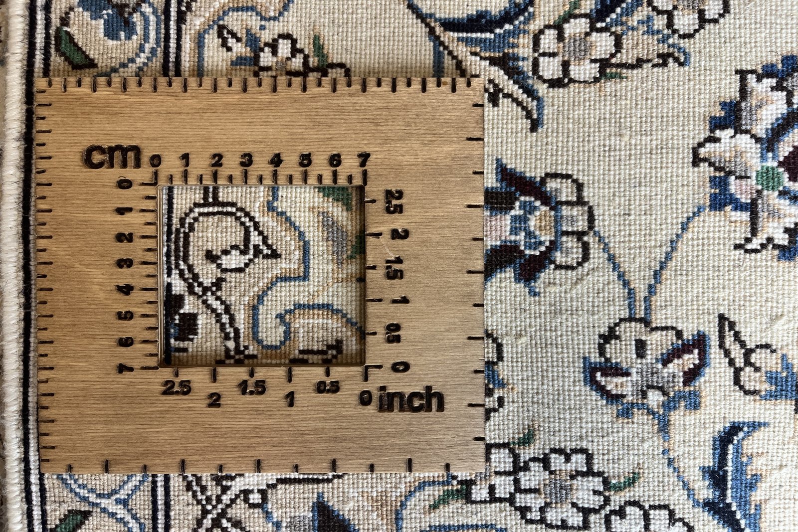 Nain 9La — Hand-knotted, 89x136 cm, Beige, 100% Virgin Wool | View 11