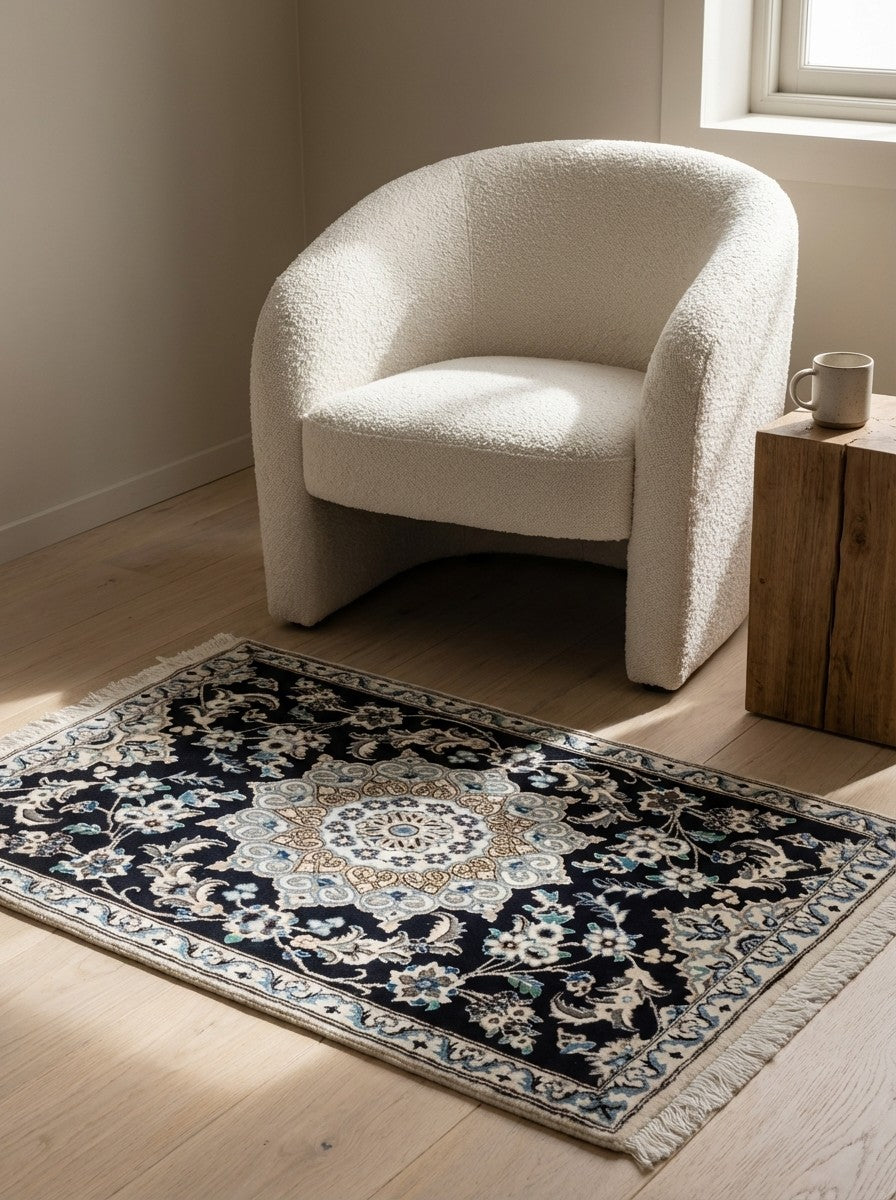 Nain 9La — Hand-knotted, 77x112 cm, Blue, 100% Virgin Wool | Detail view