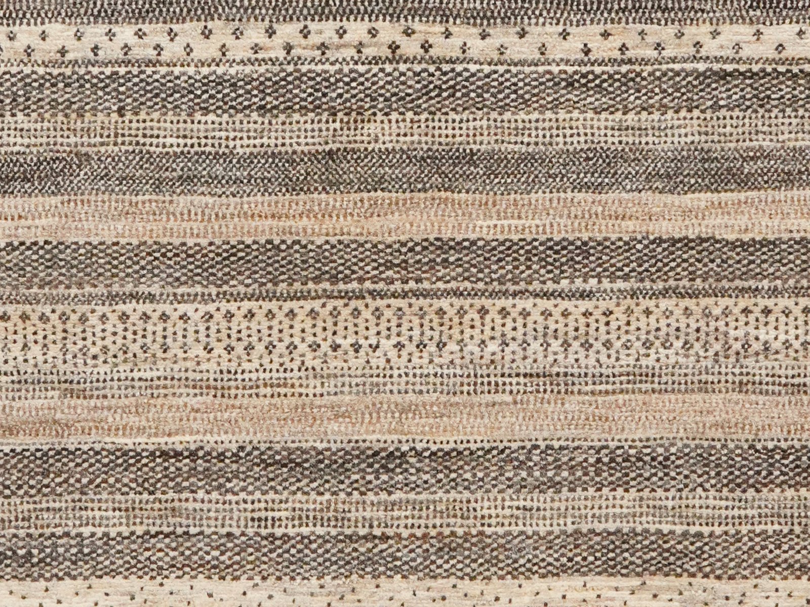 Rizbaf — Hand-knotted, 108x154 cm, Beige, 100% Virgin Wool | View 4