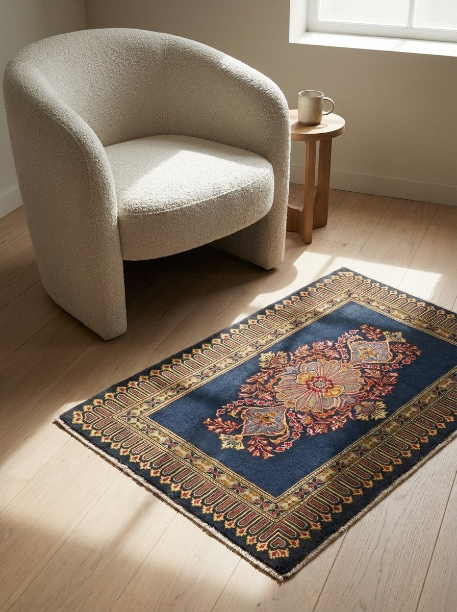 Kashmar — Hand-knotted, 105x65 cm, Blue, 100% Virgin Wool | Detail view