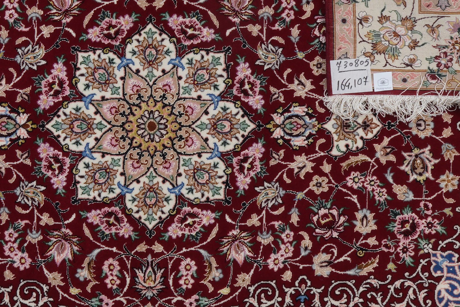 Isfahan — Hand-knotted, 107x164 cm, Red, 90% Schurwolle, 10% Seide | View 6