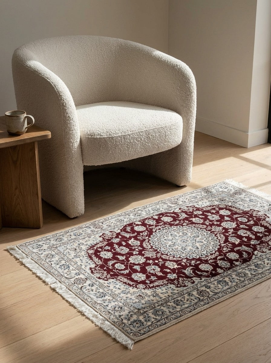 Nain 6La — Hand-knotted, 103x154 cm, Red, 100% Virgin Wool | Detail view