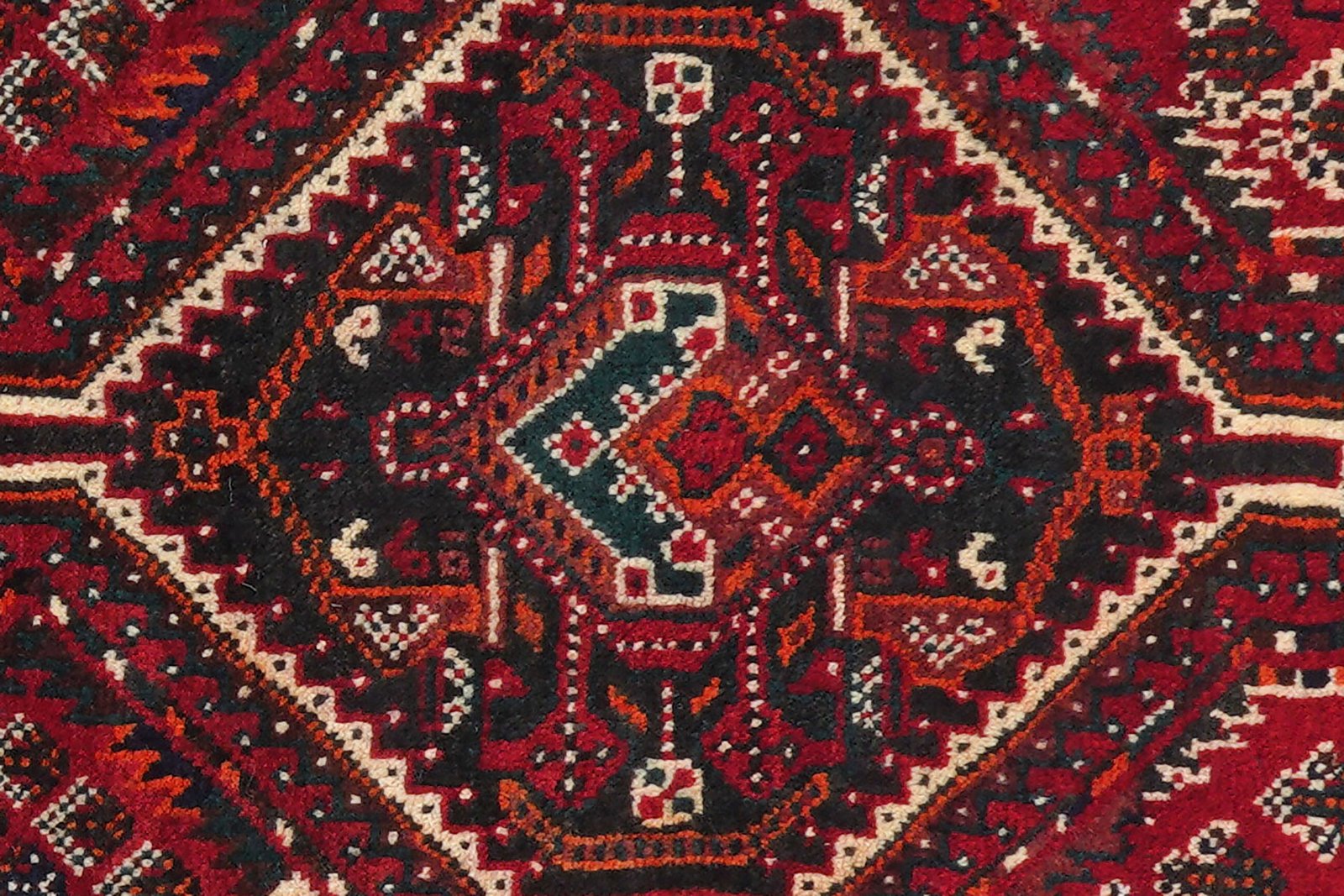 Gashgai — Hand-knotted, 108x149 cm, Red, 100% Virgin Wool | View 8