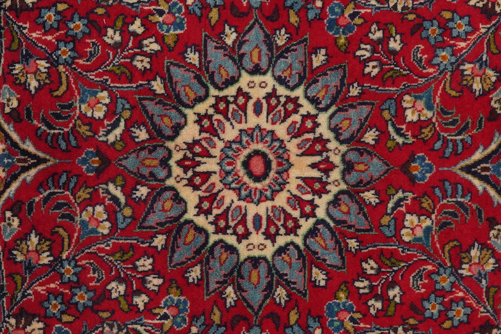 Sarough — Hand-knotted, 135x201 cm, Red, 100% Virgin Wool | View 7