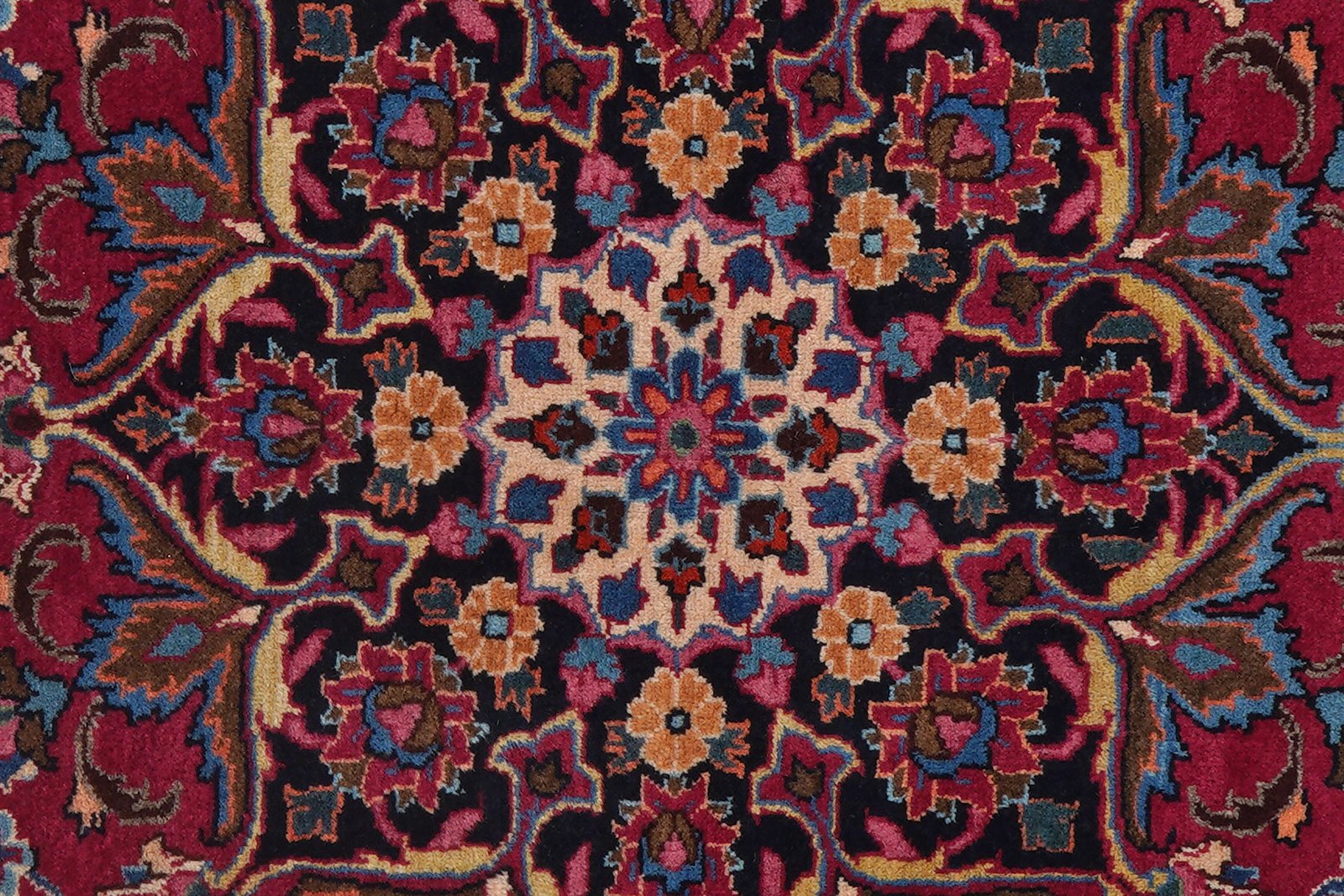 Mashad — Hand-knotted, 146x235 cm, Red, 100% Virgin Wool | View 7