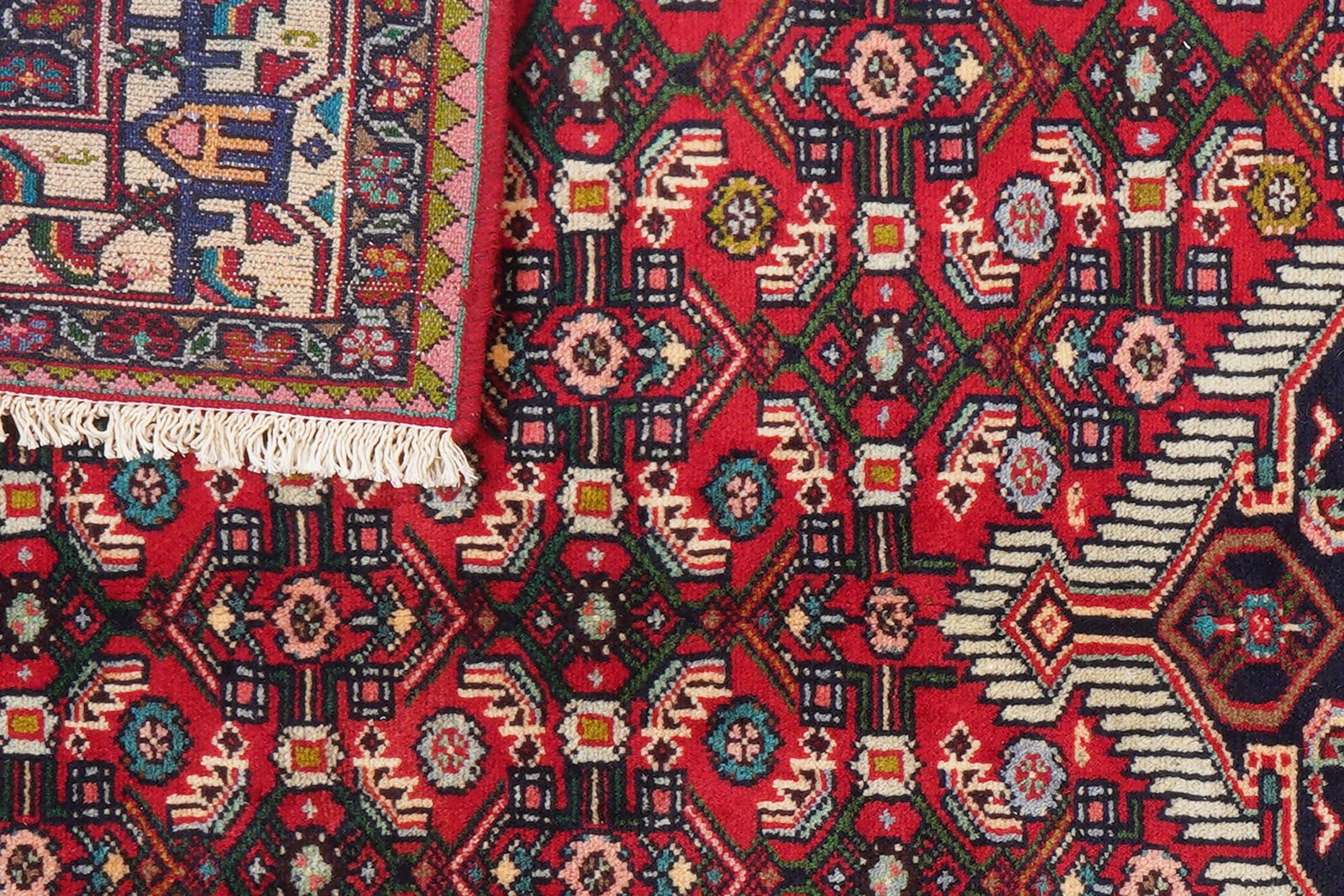 Assadabad — Hand-knotted, 130x207 cm, Red, 100% Virgin Wool | View 8