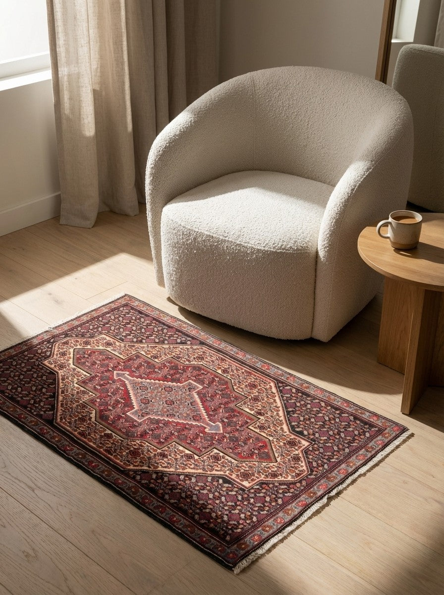 Senneh — Hand-knotted, 70x116 cm, Beige, 100% Virgin Wool | Detail view