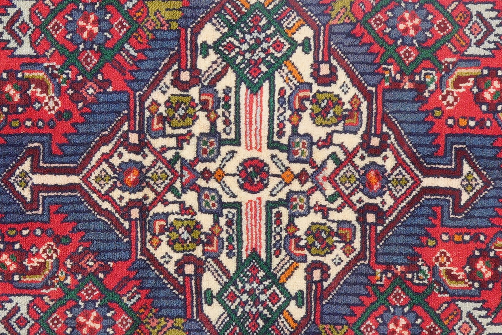 Assadabad — Hand-knotted, 122x190 cm, Red, 100% Virgin Wool | View 7